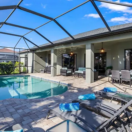 Villa Luxury Interior, Relaxing With Pool!